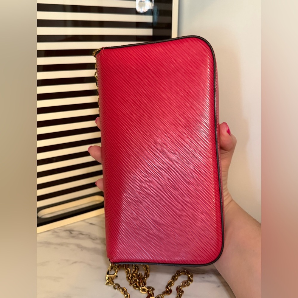 Louis Vuitton Limited Edition Felicie Pochette in Hot Pink Epi leather - Picture 13 of 17